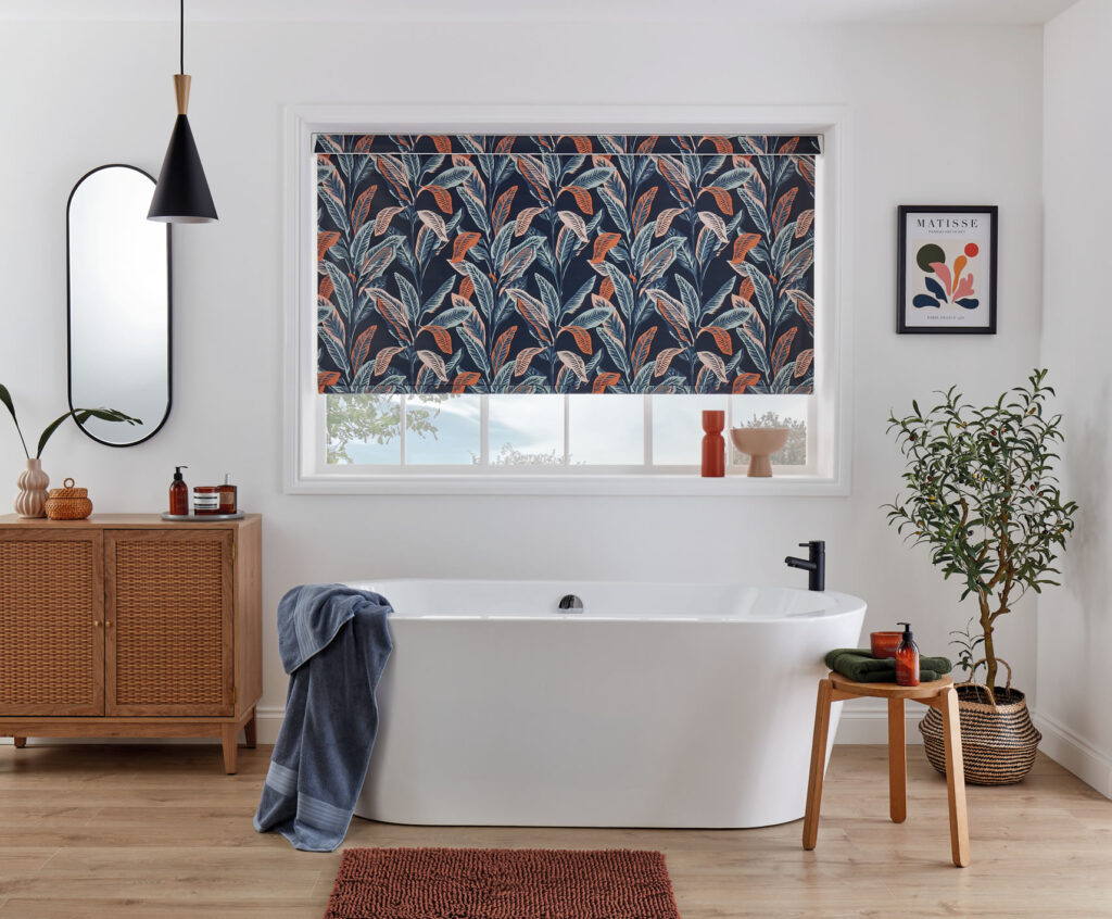 LL_Roller_Tropical Palm Lagoon_BO_Bath_Main_Web